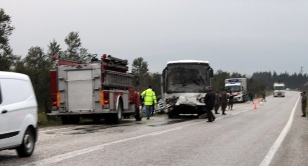 Askeri Personelleri Taşıyan Araç Kaza Yaptı: 1 Ölü, 4 Yaralı