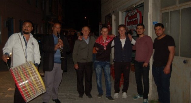 Askerler Davullarla Uğurlandı