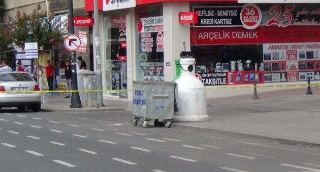 Atık Şişe Varilinin Üzerinde Şüpheli Çanta Paniği