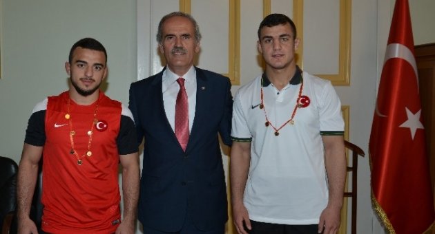 Avrupa Güreş Şampiyonu’na Ve İkincisine Başkan Altepe’den Altın