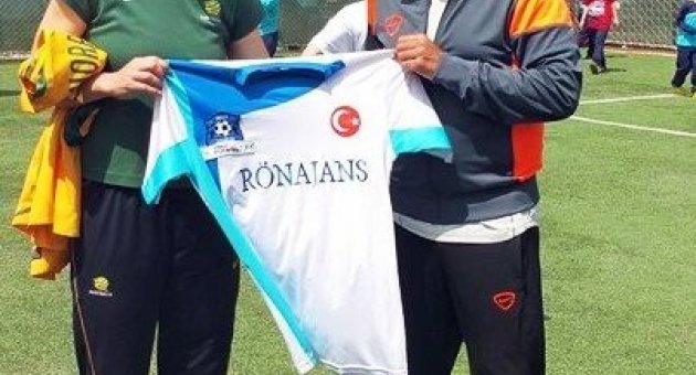 Avustralyalı Lauren’den Futbol Şov