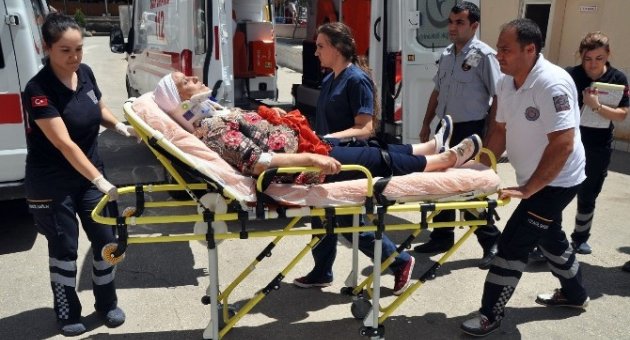 Aynı Yol Üzerinde Arka Arkaya İki Kaza: 13 Yaralı