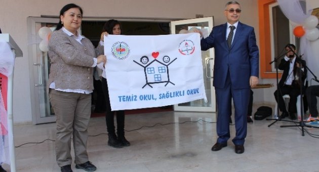 Ayşe Doğan Mesleki Ve Teknik Anadolu Lisesine Beyaz Bayrak Verildi
