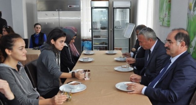 Ayşe Menger Kız Öğrenci Yurdu Aşure Günü Düzenledi