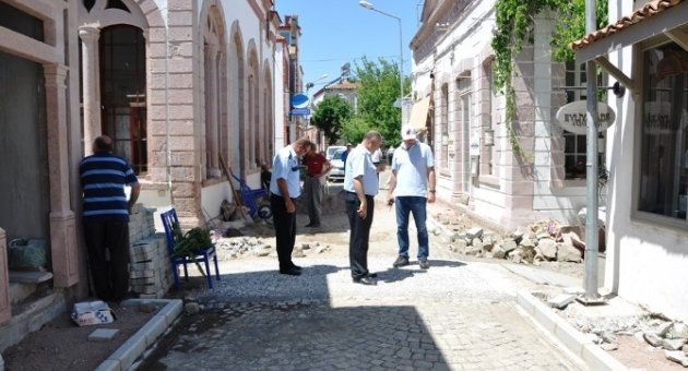 Ayvalık Belediye Başkanı Gençer Yol Onarım Çalışmalarını İnceledi