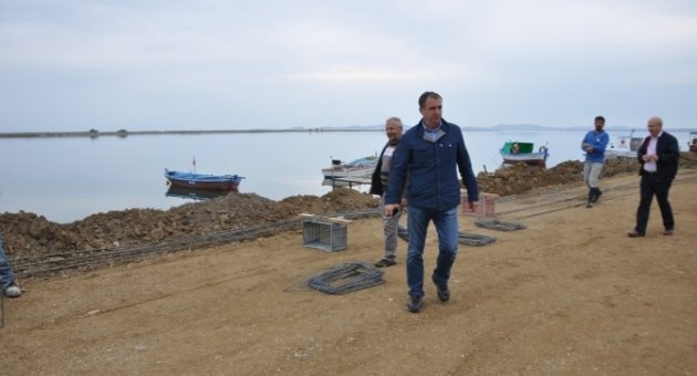 Ayvalık Belediyesi Altınova Sahiline Yürüyüş Yolu Yapıyor