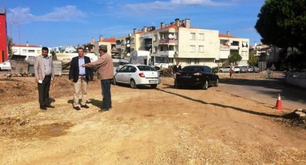 Ayvalık Belediyesi Armutçuk’ta Yolları Yapıyor