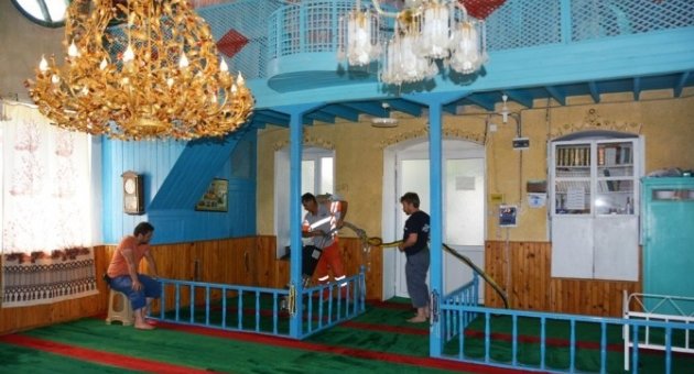 Ayvalık Belediyesi Camileri Bayrama Hazırlıyor.