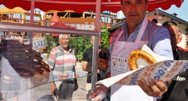 Ayvalık Belediyesi Simit Arabalarına Standart Getirdi