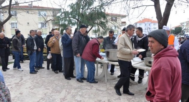 Ayvalık Belediyesinden Şehitler Anısına Hayır