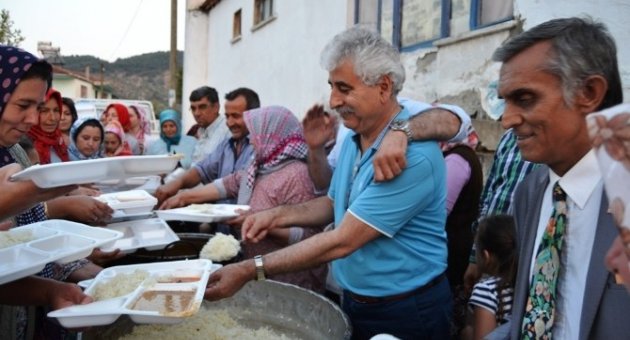 Ayvalık Belediyesinin İftar Sofrasının Onur Konukları Chpli Vekillerdi