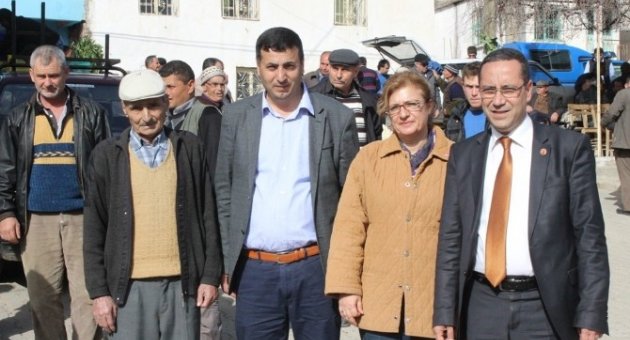 Ayvalık Chp Parti Okulu Akçapınar’da Fidan Dağıttı