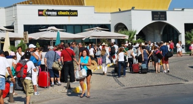 Ayvalık Gümrüğünden Geçen Yıl 183 Bin Giriş Çıkış Yapıldı