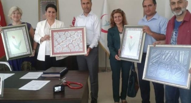 Ayvalık Halk Eğitimi Merkezinden Yeni Hastaneye Ebru Hediyesi