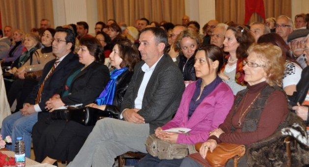 Ayvalık Müzik Derneği’nden “güllerle Şarkılar Şimdi” Konseri