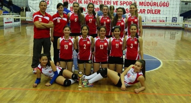 Ayvalıkgücü Belediyespor’da Yıldız Kızlar 3. Kez İl Şampiyonu