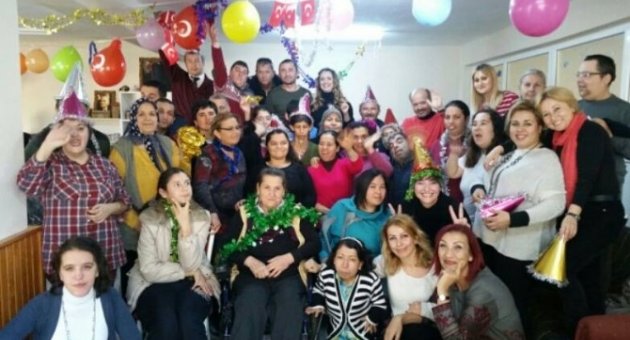Ayvalıklı Engellilerin Yeni Yıl Coşkusu