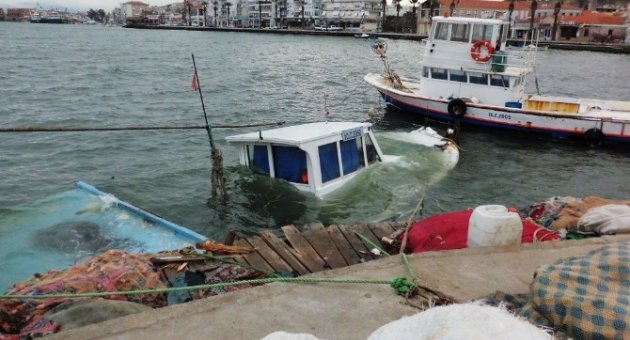 Ayvalıklı Küçük Balıkçılar Balıkçı Barınağı İstiyor