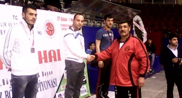 Ayvalıklı Muay Thai Sporcusu Erdem Pupa Mersin’den Altın Madalya İle Döndü