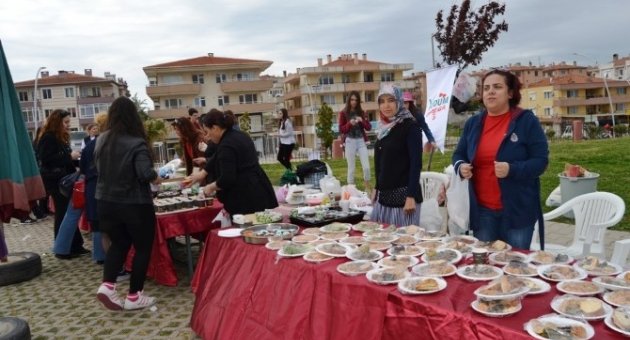 Ayvalıkta 23 Nisan Kutlamalarında Çocuk Şenliği Coşkusu