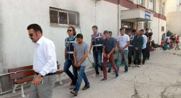 Ayvalık’ta 7 Göçmen Kaçakçısı Yakalandı