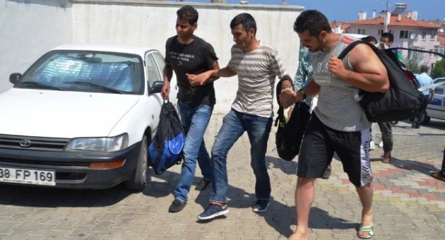 Ayvalık’ta 85 Afgan Kaçak Yakalandı