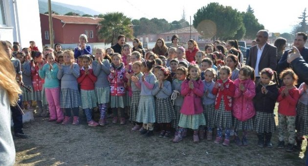Ayvalık’ta Çakmak Köyüne Robert Koleji Kütüphanesi