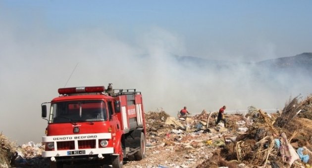 Ayvalık’ta Çöplük Yangını Az Daha Hatıra Ormanını Yok Ediyordu
