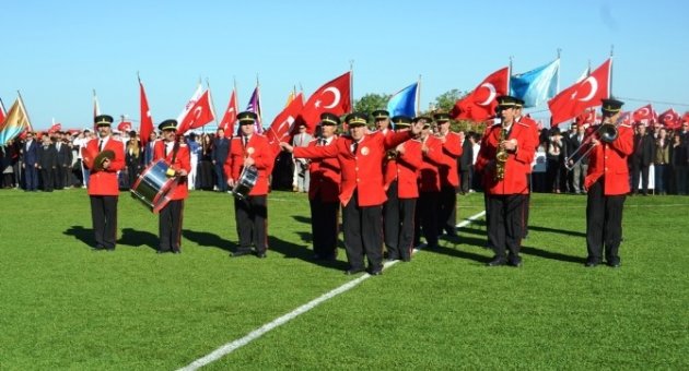 Ayvalık’ta Cumhuriyet Coşkusu