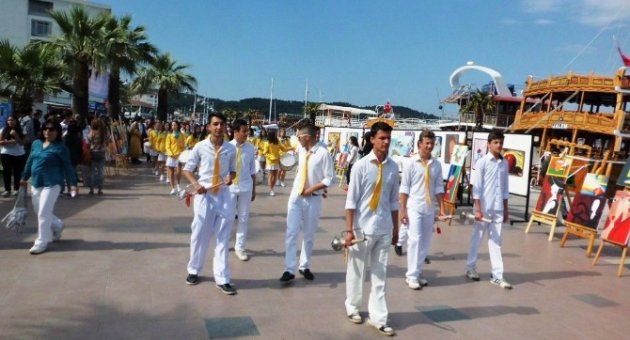 Ayvalık’ta Gençlik Haftası Coşkuyla Başladı