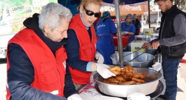 Ayvalık’ta Kızılay Derneği’nden Şehitler İçin Lokma Hayrı