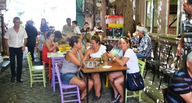 Ayvalık’ta Limonata, Koruk Suyu Ve Böğürtlen Yok Satıyor