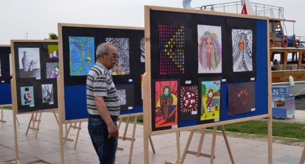 Ayvalık’ta Mehmet Akif Ersoy Ortaokulundan Resim Sergisi
