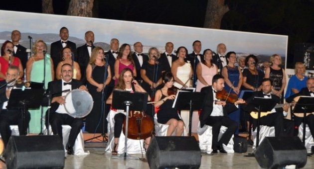 Ayvalık’ta Tsm Konseri Ayakta Alkışlandı