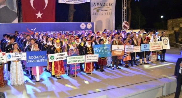 Ayvalık’ta Üniversiteler Arası Halk Oyunları Coşkusu