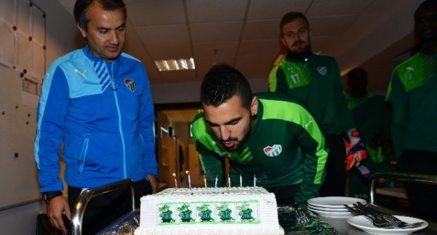 Aziz Behich’e Sürpriz Doğum Günü