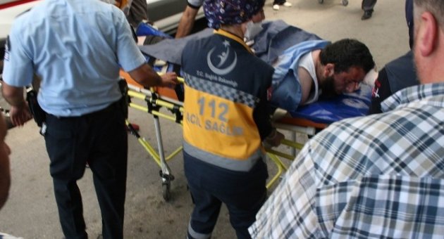 Babasını Bıçaklayan Genç, Biber Gazıyla Etkisiz Hale Getirildi