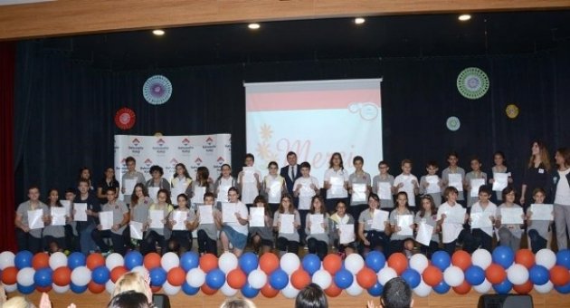 Bahçeşehirli Öğrenciler Başarı Belgelerini Aldı