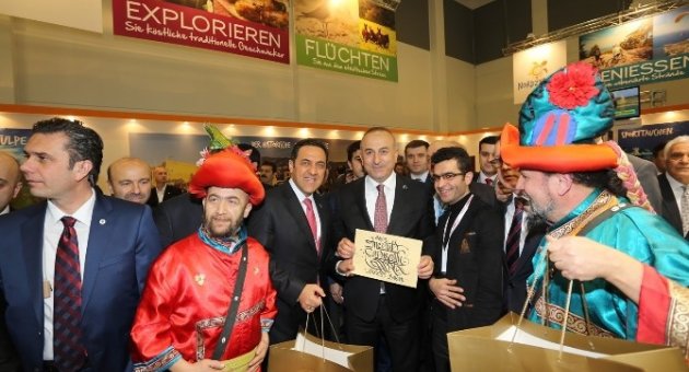 Bakan Çavuşoğlu Ulu Şehir Standında