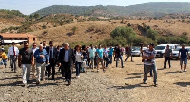Bakan Doğan Şehit Evini Ziyaret Etti