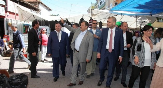 Bakan Eroğlu, Kınık’ta Muhtar Ve Stk’larla Buluştu