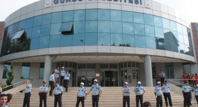 Bakan Müezzinoğlu, Vurulan Belediye Başkanı İçin Hastaneye Geldi