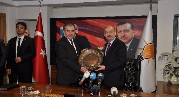 Bakan Müezzinoğlu: “birileri Atatürk’ün Gölgesinde Yan Gelip Yatıyor”