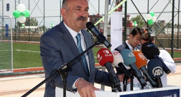 Bakan Müezzinoğlu’ndan, Kaçak Binalara Elektrik Ve Su Sözü