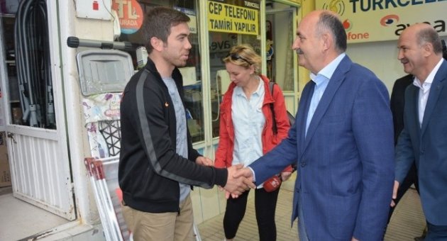 Bakan Müezzinoğlu’nun Küçük Kızla Sohbeti
