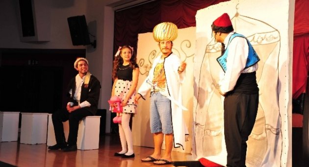 Balçova Gençlik Tiyatrosu’ndan Soyut Padişah