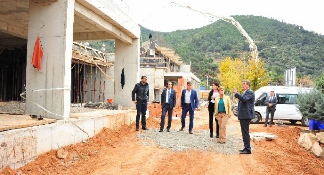 Balçova’da Tribünün Kaba İnşaatında Sona Doğru
