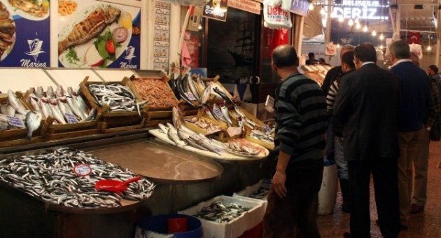 Balık Tezgahları Ucuz Hamsi İle Şenlendi