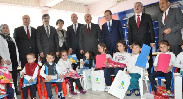 Balıkesir Valisi Yaman, Karne Dağıttı