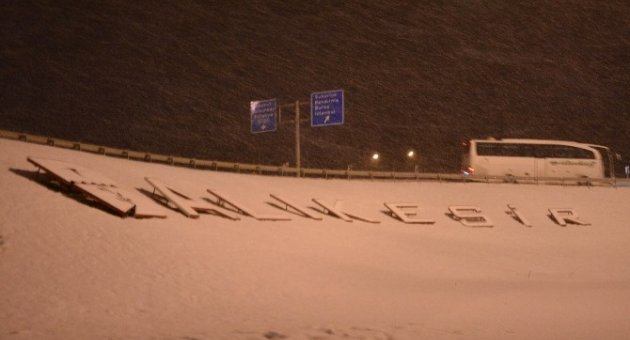 Balıkesir-bursa Karayolunda Ulaşım Güçlükle Sağlanıyor